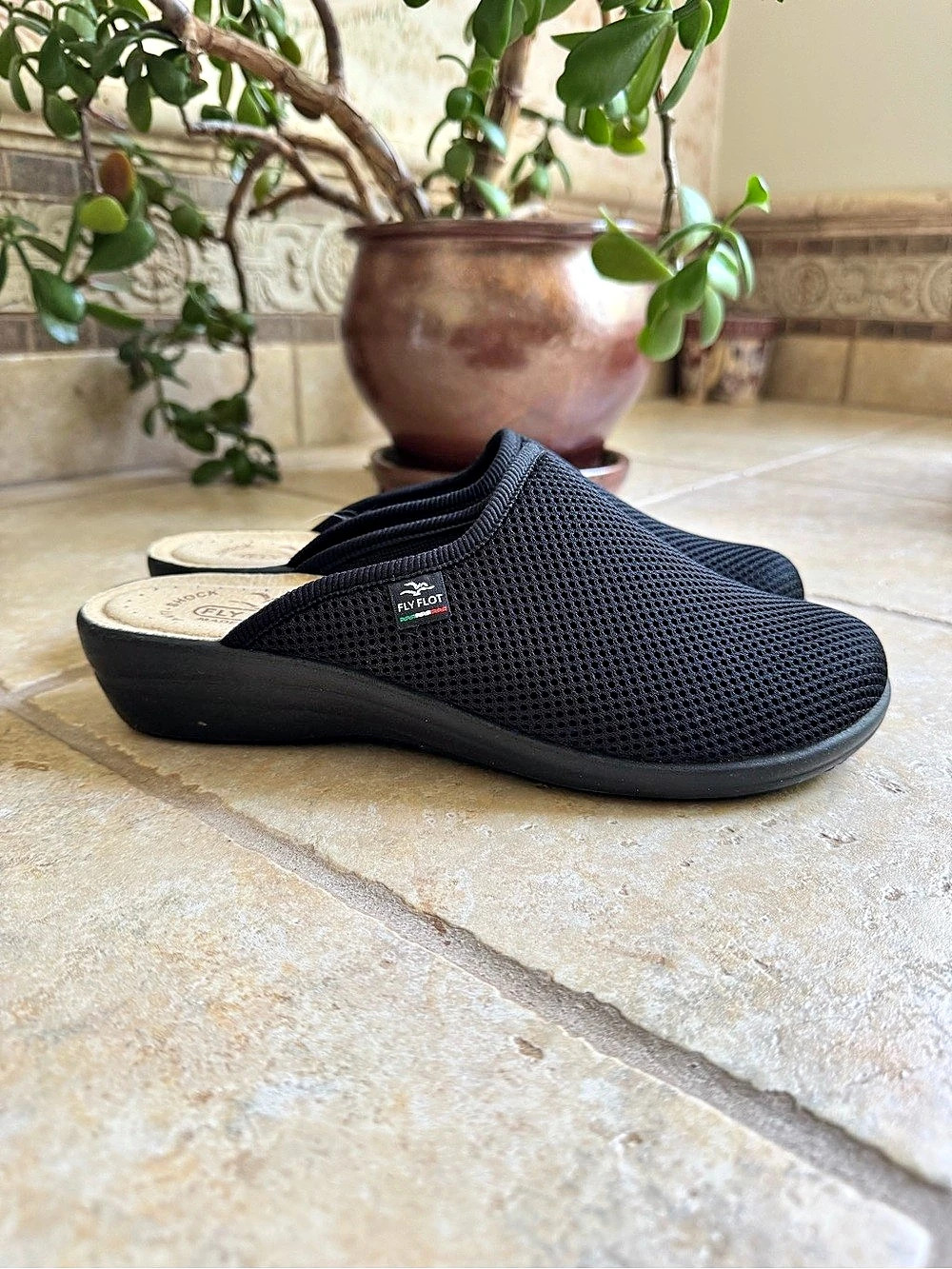 Flyflot Black Slip-On Clogs